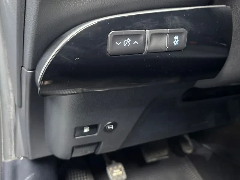 Toyota Prius 1.8 E, снимка 17 - Автомобили и джипове - 55831235