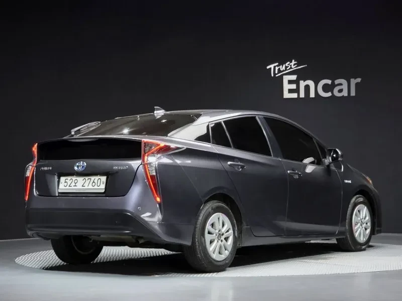 Toyota Prius 1.8 E, снимка 2 - Автомобили и джипове - 55831235