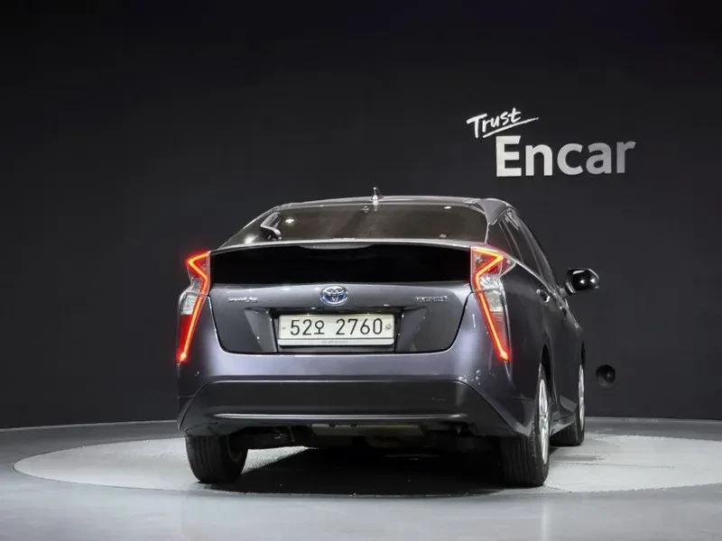 Toyota Prius 1.8 E, снимка 4 - Автомобили и джипове - 55831235