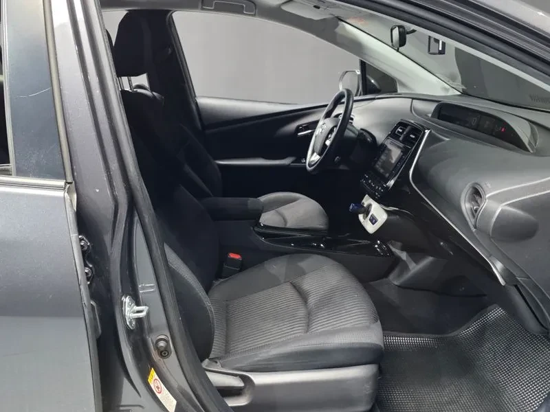 Toyota Prius 1.8 E, снимка 11 - Автомобили и джипове - 55831235