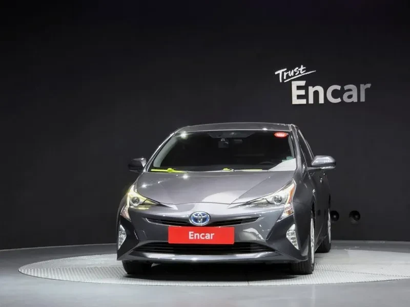 Toyota Prius 1.8 E, снимка 3 - Автомобили и джипове - 55831235