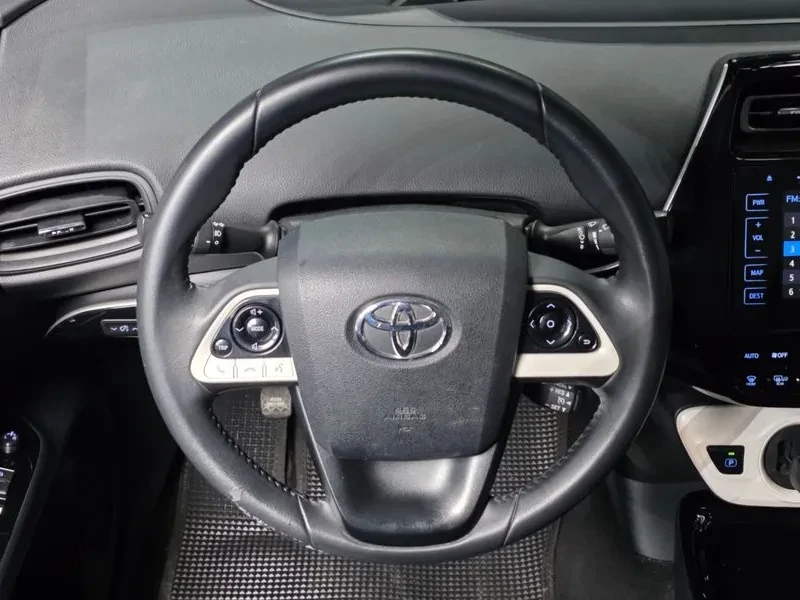 Toyota Prius 1.8 E, снимка 13 - Автомобили и джипове - 55831235