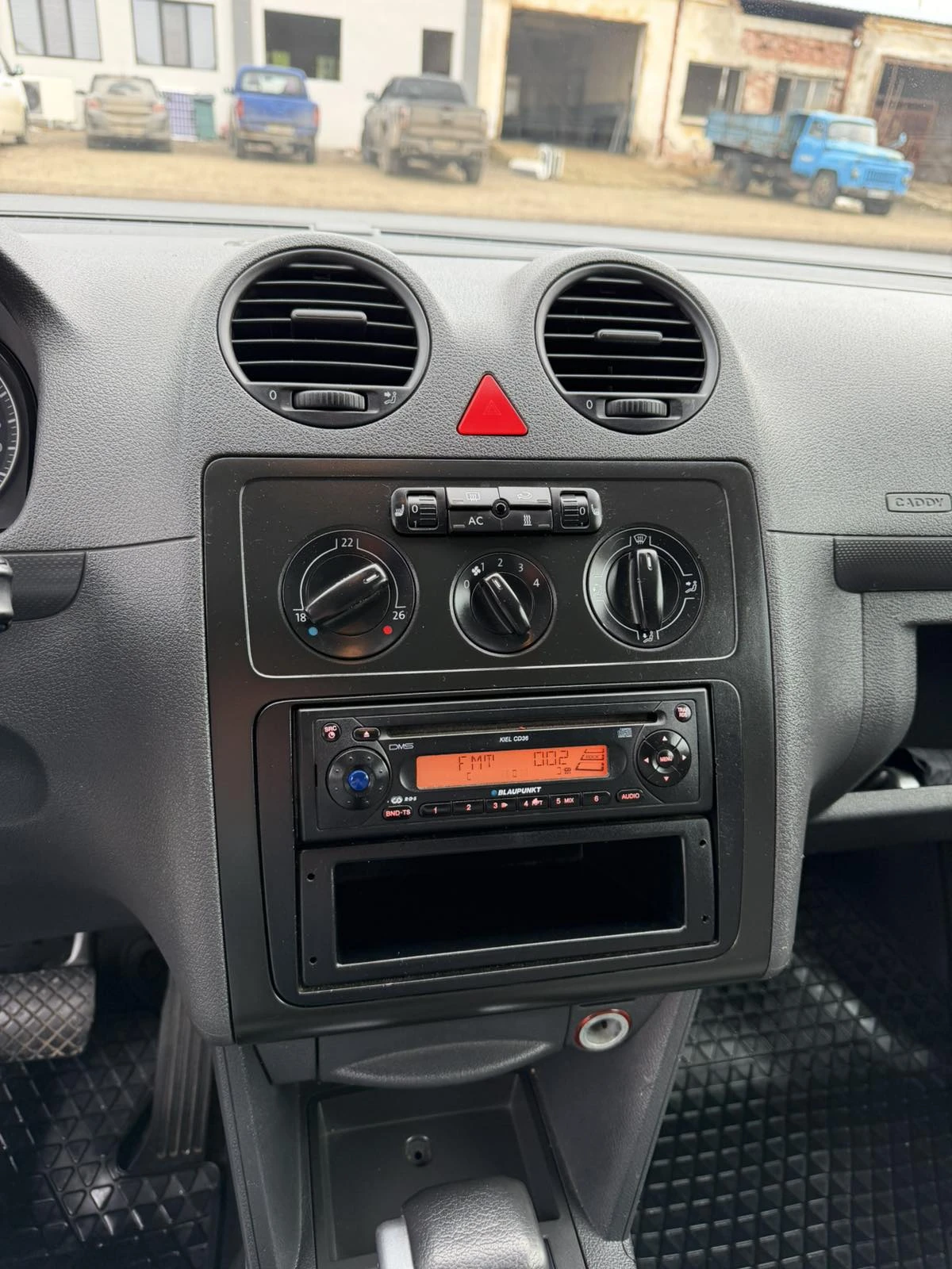 VW Caddy 1.9TDI - изображение 7