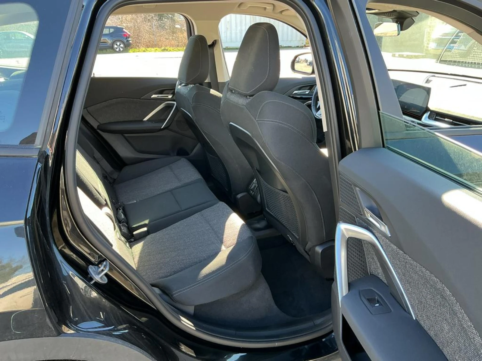 BMW iX1, снимка 8 - Автомобили и джипове - 54062036