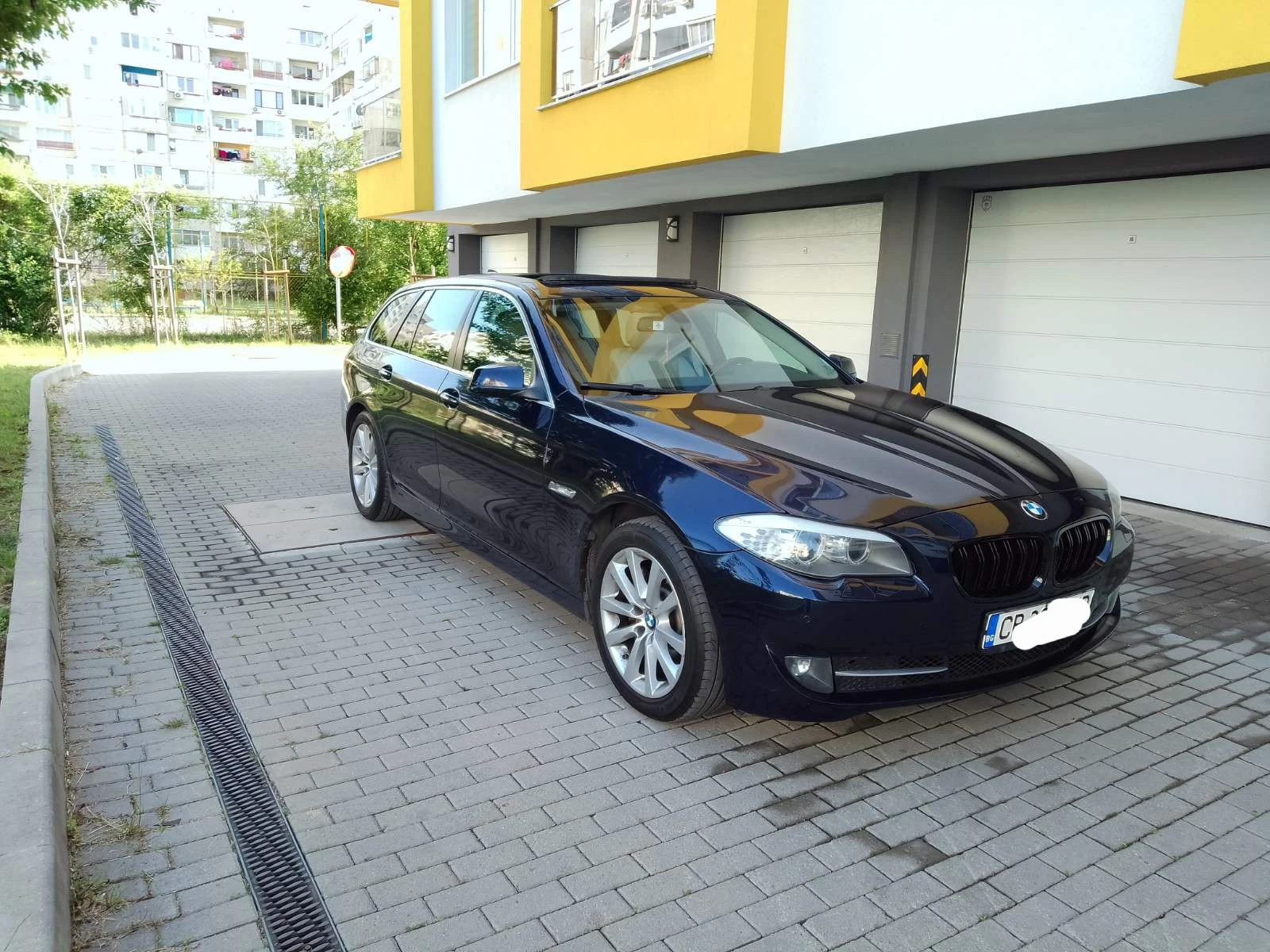 BMW 525 D Xdrive ПАНОРАМА, снимка 14 - Автомобили и джипове - 54427570