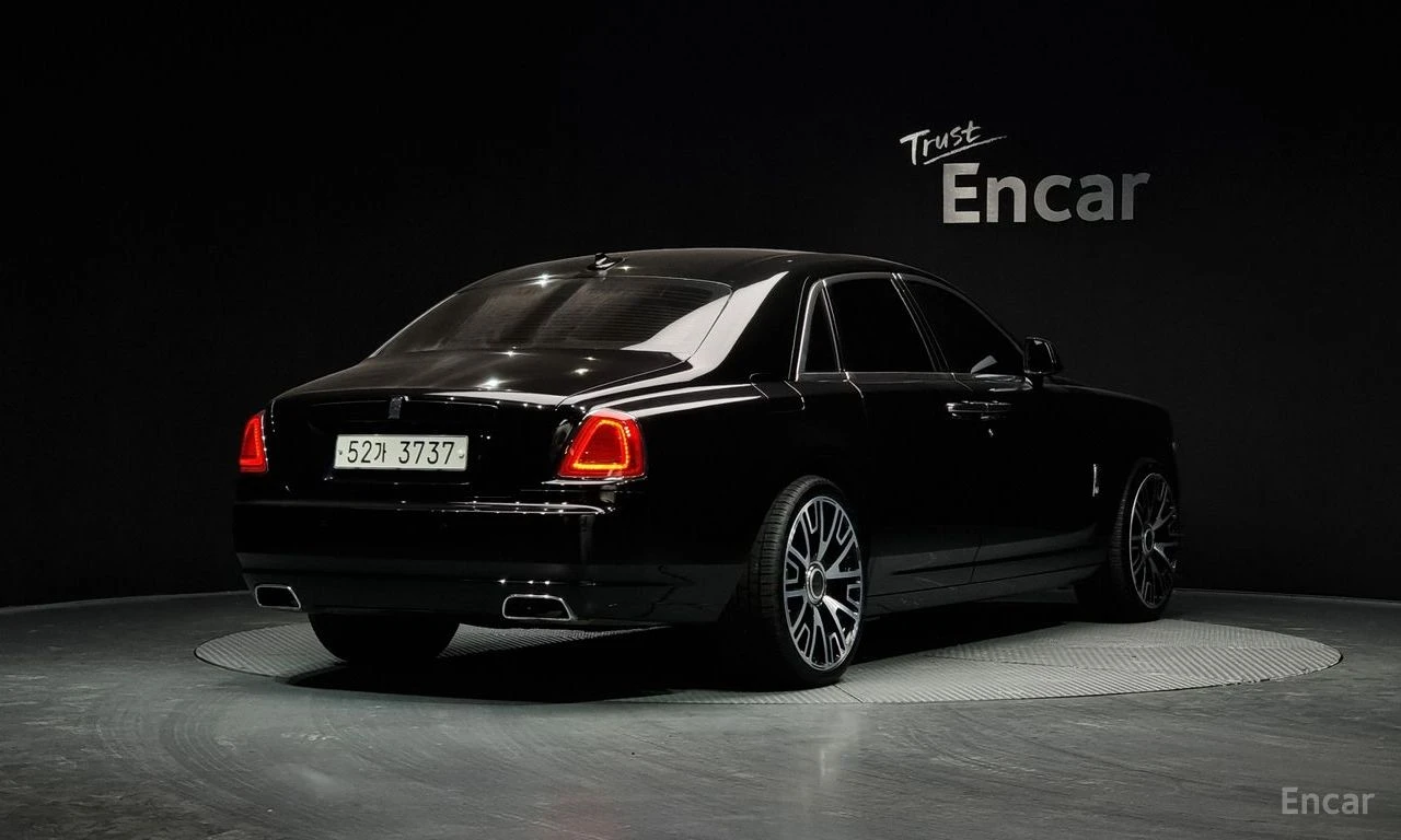 Rolls-Royce Ghost 6.6* V12* MANSORY* CUSTOM* ОБДУХ* ПАНО* 360, снимка 4 - Автомобили и джипове - 54740840