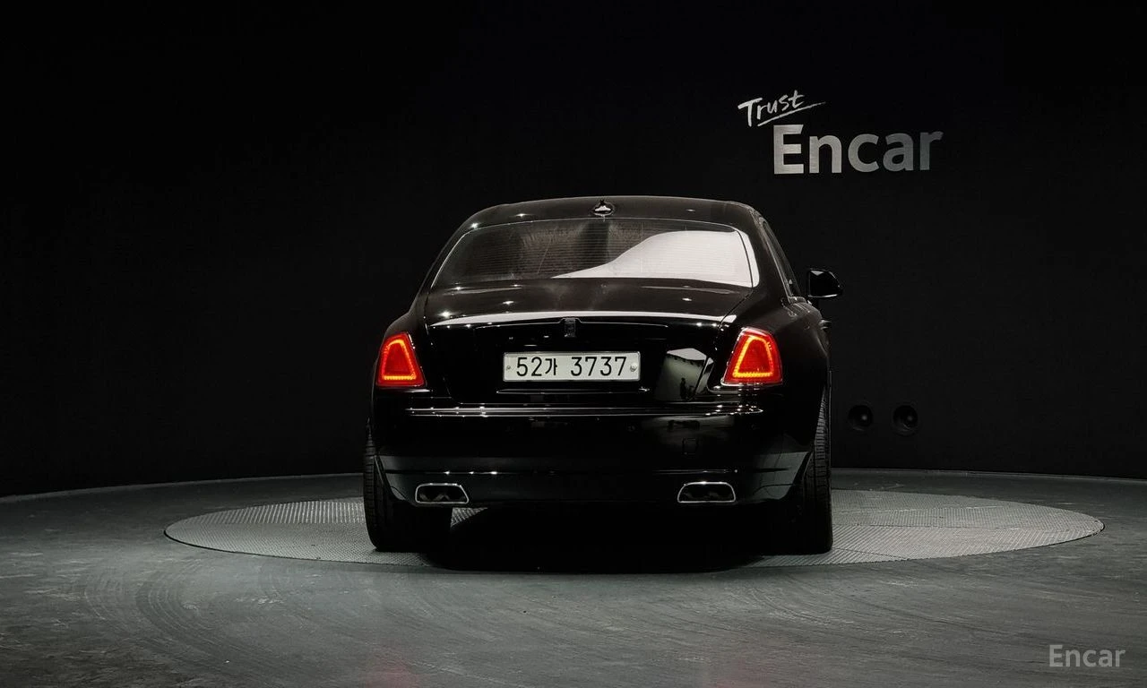 Rolls-Royce Ghost 6.6* V12* MANSORY* CUSTOM* ОБДУХ* ПАНО* 360, снимка 3 - Автомобили и джипове - 54740840