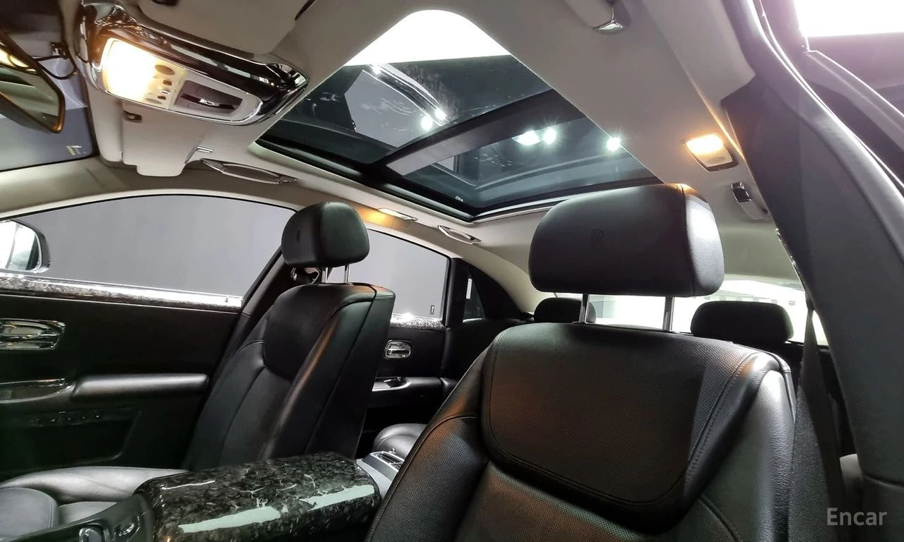Rolls-Royce Ghost 6.6* V12* MANSORY* CUSTOM* ОБДУХ* ПАНО* 360, снимка 10 - Автомобили и джипове - 54740840