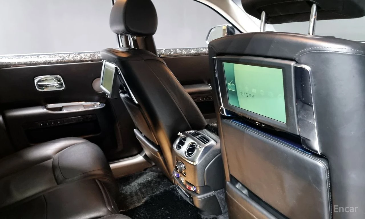 Rolls-Royce Ghost 6.6* V12* MANSORY* CUSTOM* ОБДУХ* ПАНО* 360, снимка 15 - Автомобили и джипове - 54740840