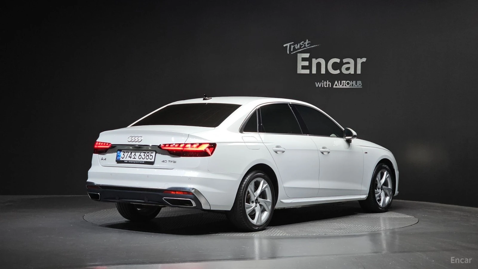 Audi A4 40 TFSI PREMIUM* HUD* КОЖА* ОБДУХВ* НАВИ* ПАНО, снимка 2 - Автомобили и джипове - 55480989