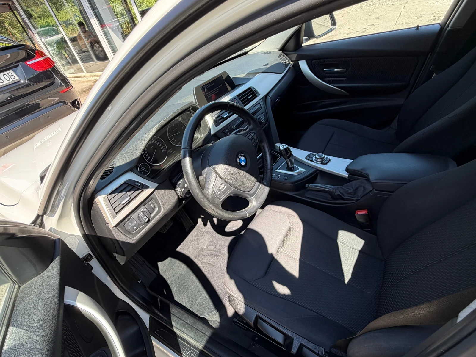 BMW 330 Xdrive F30, снимка 12 - Автомобили и джипове - 55513414