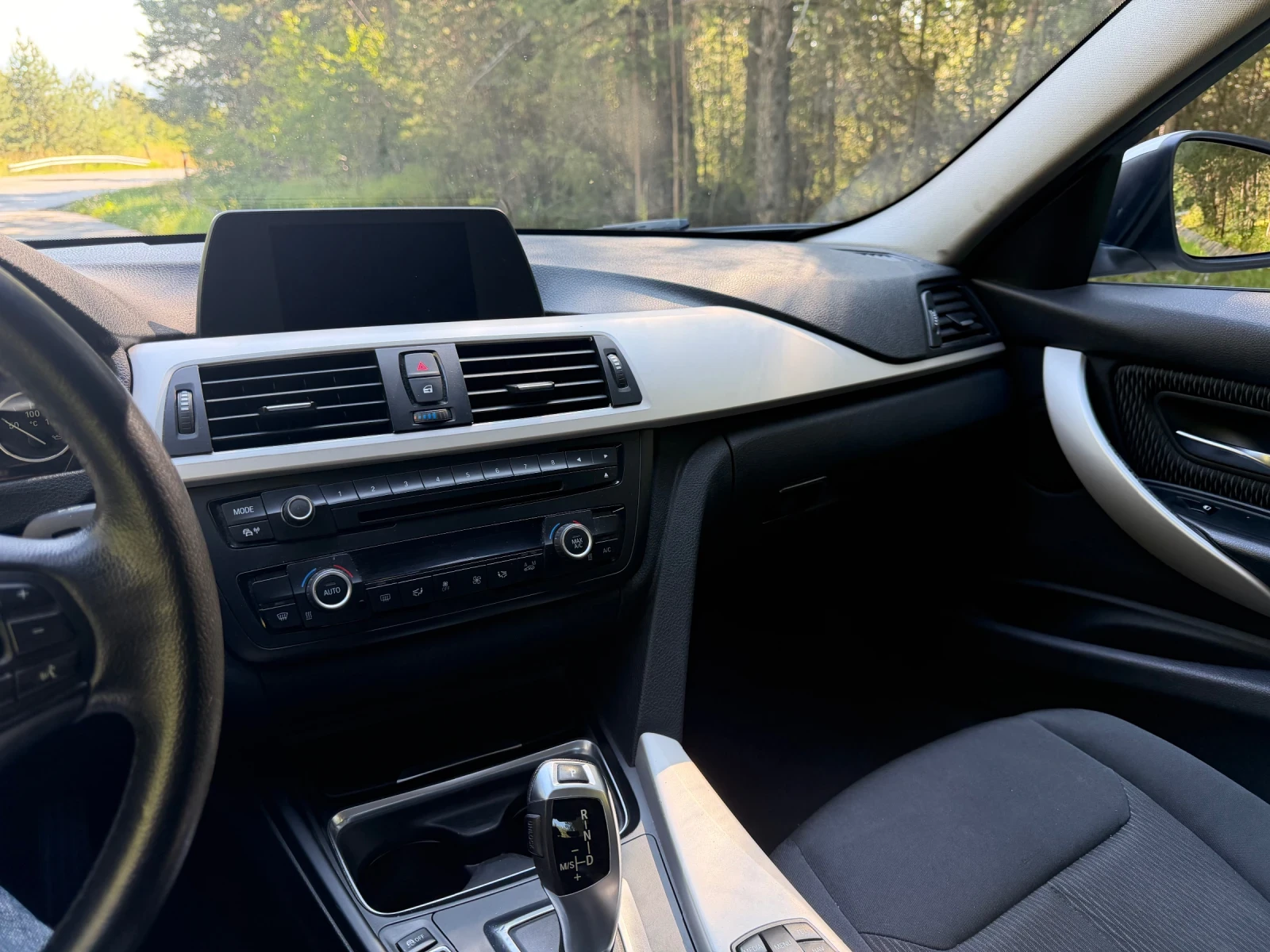 BMW 330 Xdrive F30, снимка 13 - Автомобили и джипове - 55513414