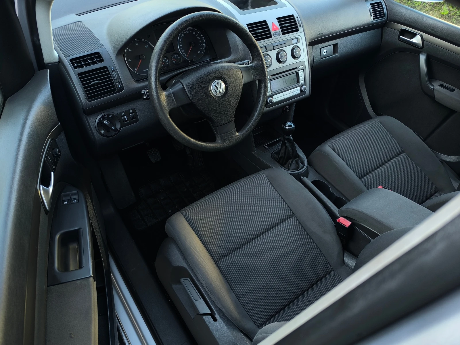 VW Touran FACE LIFT-1.9TDI-105кс-6 скорости-КЛИМАТРОНИК-, снимка 10 - Автомобили и джипове - 55588791