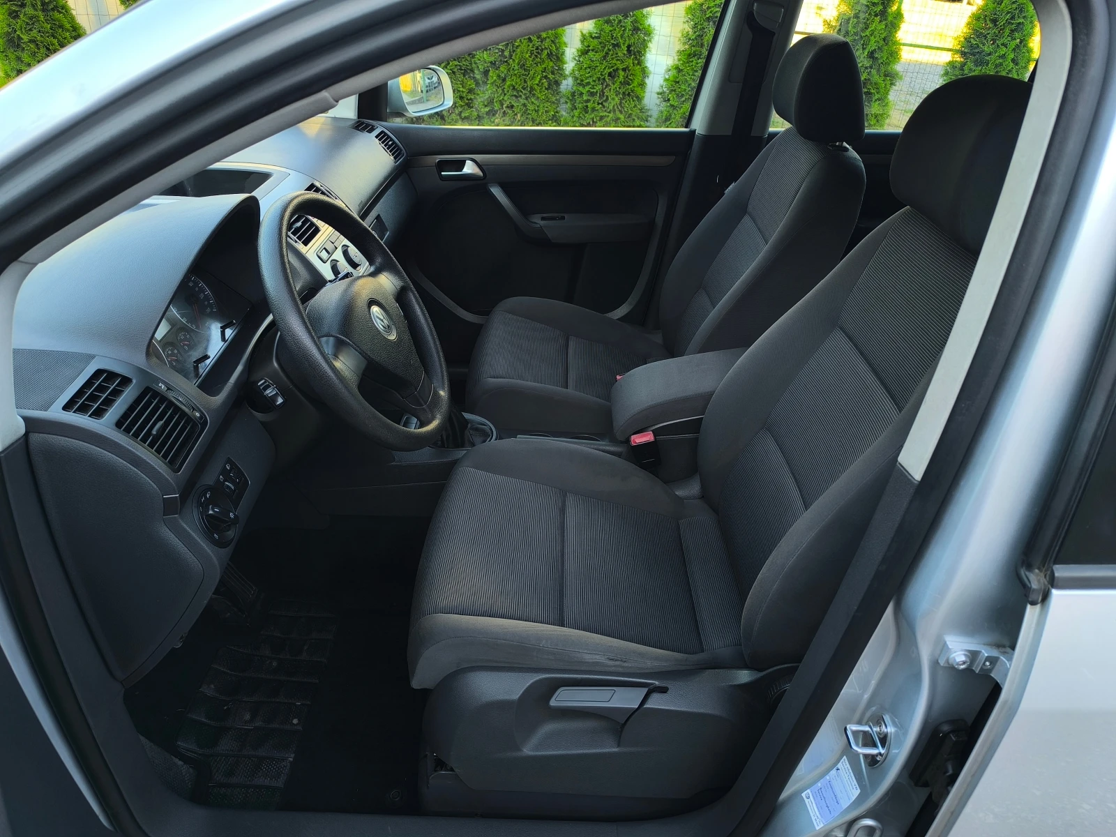 VW Touran FACE LIFT-1.9TDI-105кс-6 скорости-КЛИМАТРОНИК-, снимка 9 - Автомобили и джипове - 55588791