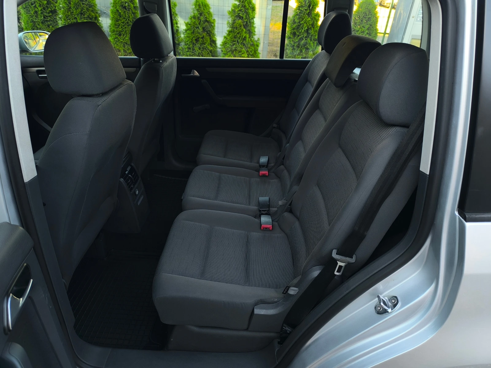 VW Touran FACE LIFT-1.9TDI-105кс-6 скорости-КЛИМАТРОНИК-, снимка 12 - Автомобили и джипове - 55588791