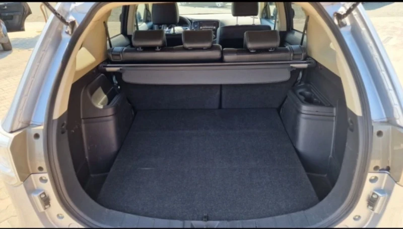 Mitsubishi Outlander 2.2 DID AWD, снимка 13 - Автомобили и джипове - 43193720