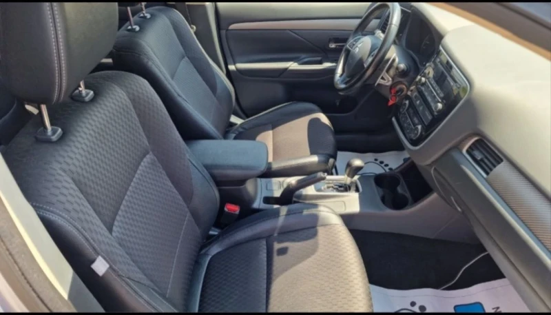 Mitsubishi Outlander 2.2 DID AWD, снимка 11 - Автомобили и джипове - 43193720