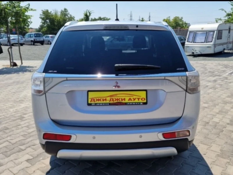 Mitsubishi Outlander 2.2 DID AWD, снимка 5 - Автомобили и джипове - 43193720