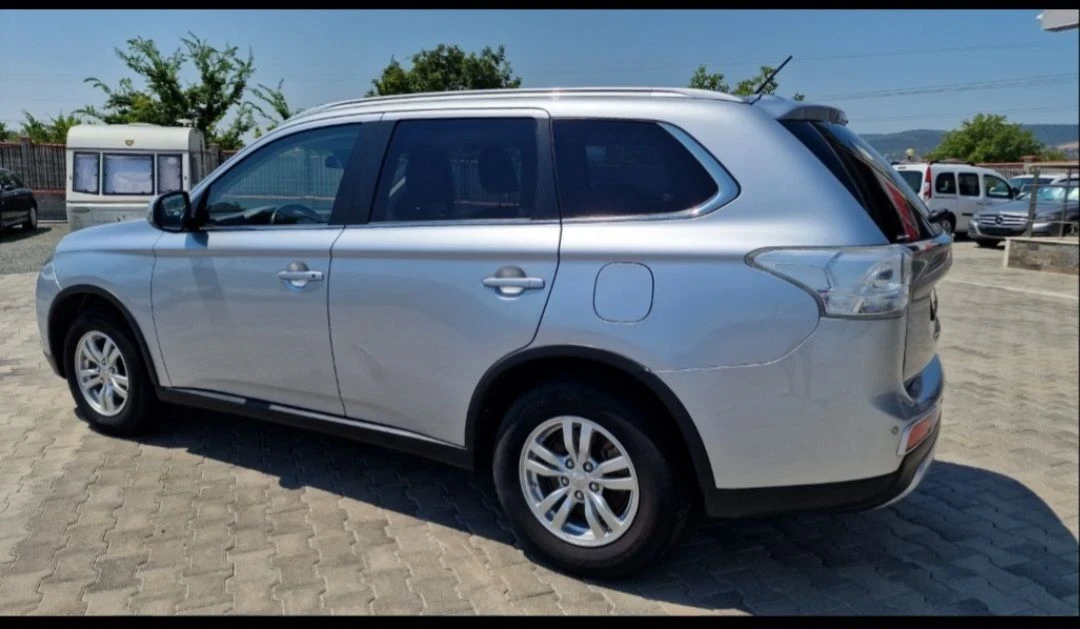 Mitsubishi Outlander 2.2 DID AWD - изображение 6
