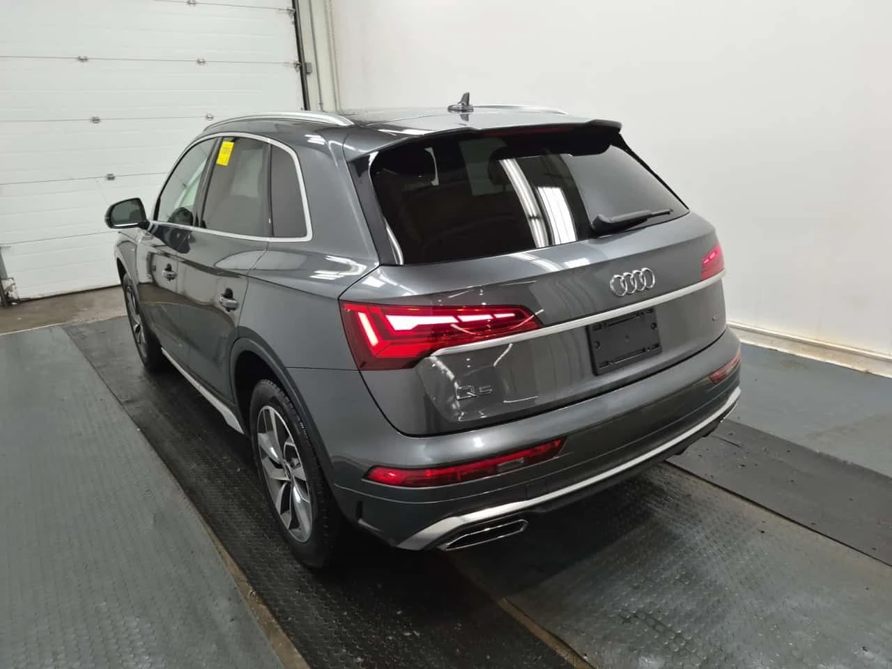 Audi Q5 * S LINE PREMIUM PLUS * CARFAX * 2 КЛЮЧА * ПАНО * , снимка 4 - Автомобили и джипове - 54365836