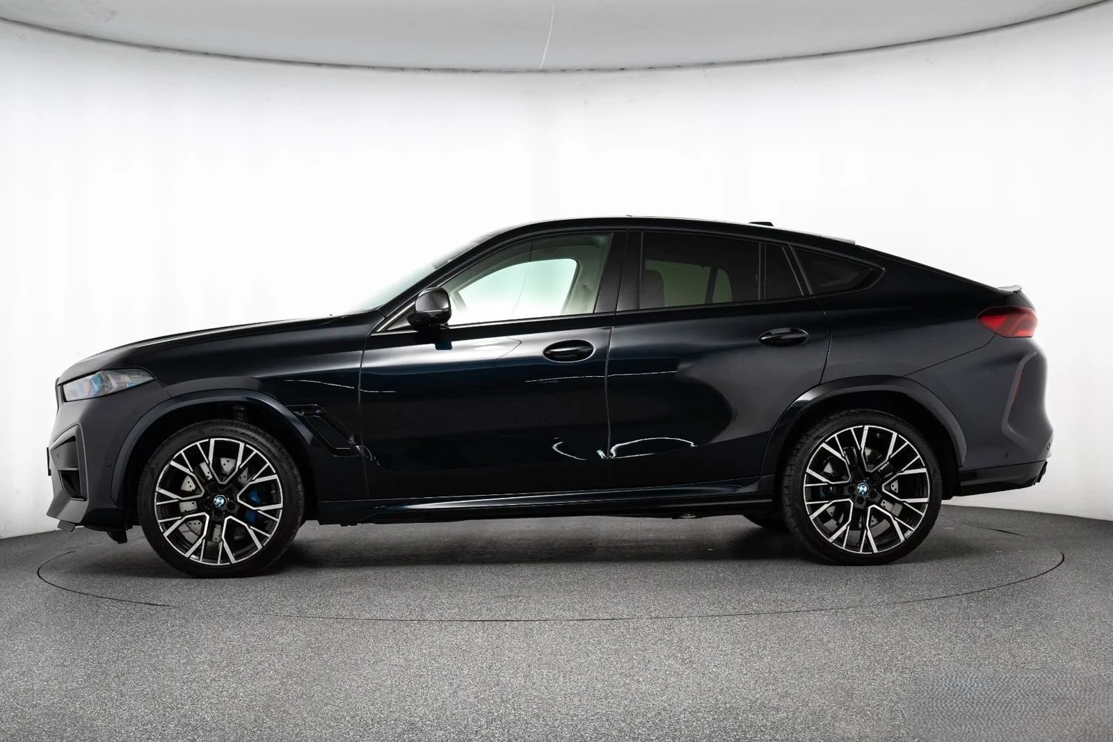 BMW X6 M Competition/INDIVIDUAL/B&W/LASER/360/HUD/PANO, снимка 2 - Автомобили и джипове - 56020437