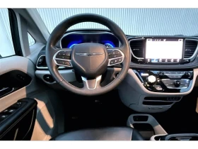 Chrysler Pacifica * Heated Seats Wheel | Power Doors | Safety Tech * - 25850 € / 50558.21 лв. - 89617398 5