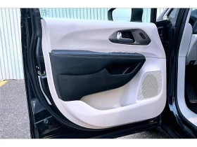 Chrysler Pacifica * Heated Seats Wheel | Power Doors | Safety Tech * - 25850 € / 50558.21 лв. - 89617398 2