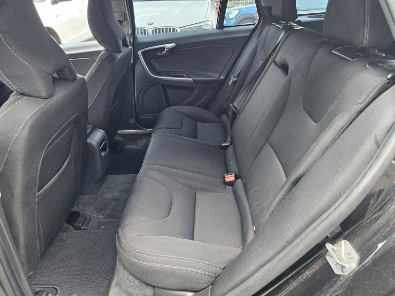 Volvo V60 Facelift , снимка 10 - Автомобили и джипове - 46389353