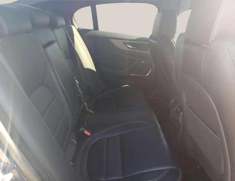 Jaguar XE 2.0 i, снимка 10 - Автомобили и джипове - 49924766