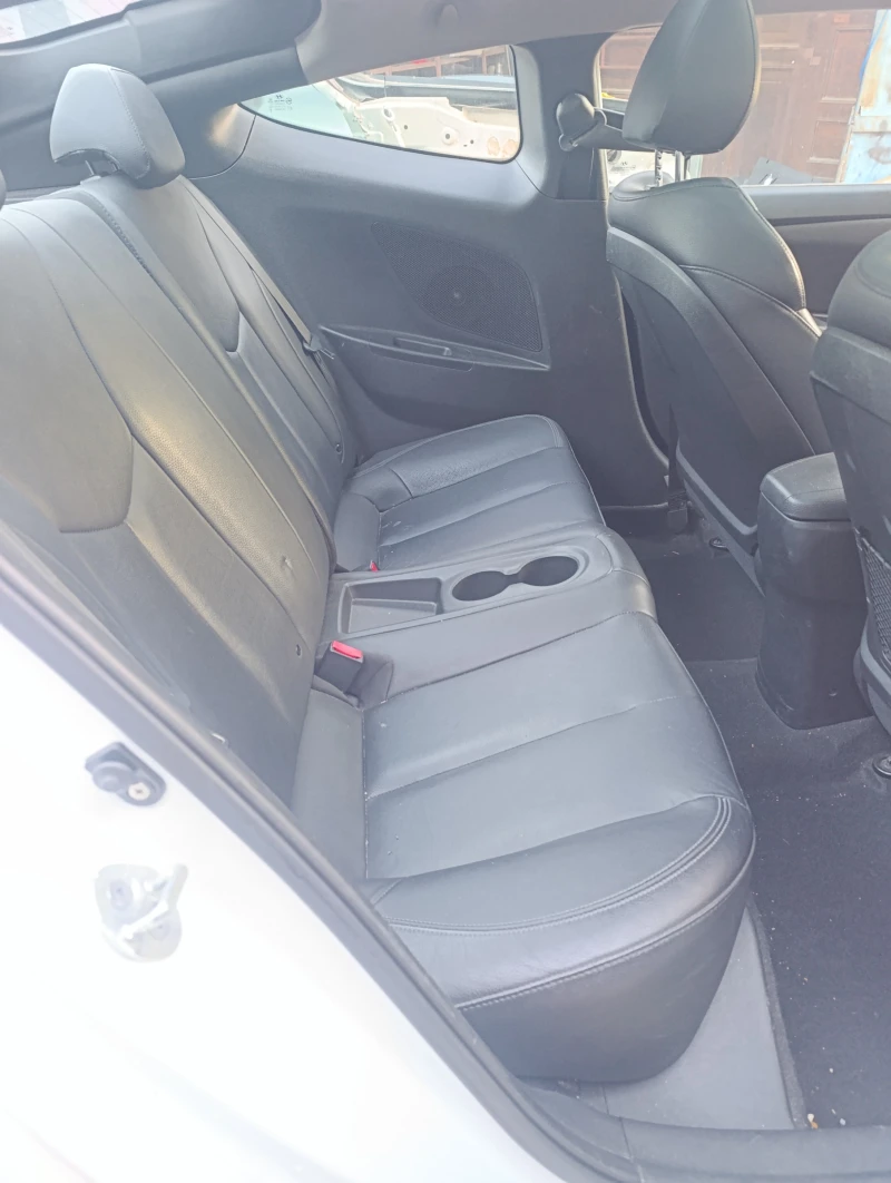 Hyundai Veloster  1.6 GDI кожа, навигация , снимка 11 - Автомобили и джипове - 50553676