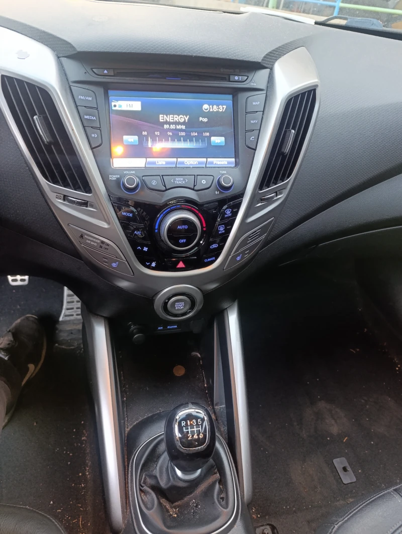 Hyundai Veloster  1.6 GDI кожа, навигация , снимка 8 - Автомобили и джипове - 50553676