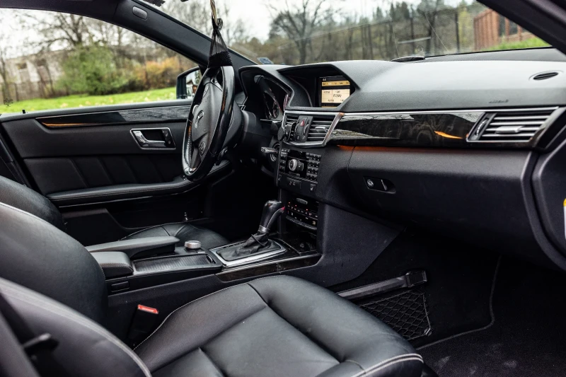 Mercedes-Benz E 250 AMG/Avantgarde, снимка 10 - Автомобили и джипове - 52894885