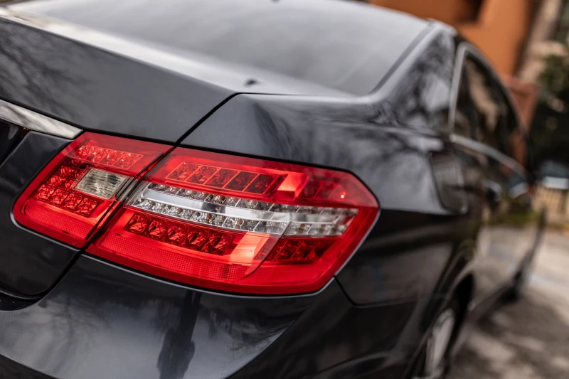 Mercedes-Benz E 250 AMG/Avantgarde, снимка 8 - Автомобили и джипове - 52894885