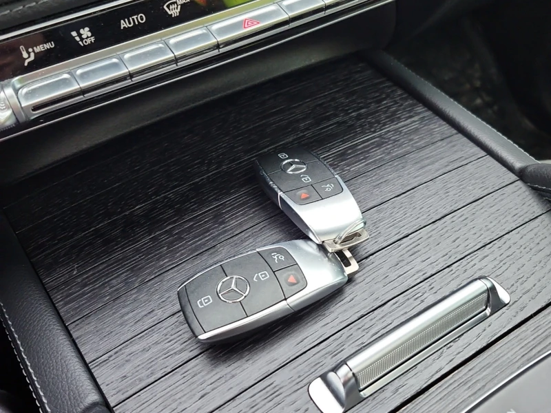 Mercedes-Benz GLE 450 * 4MATIC* AMG* PANO* CARFAX* АВТОКРЕДИТ* , снимка 10 - Автомобили и джипове - 53005551