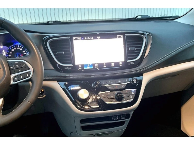 Chrysler Pacifica * Heated Seats Wheel | Power Doors | Safety Tech *, снимка 10 - Автомобили и джипове - 53102773