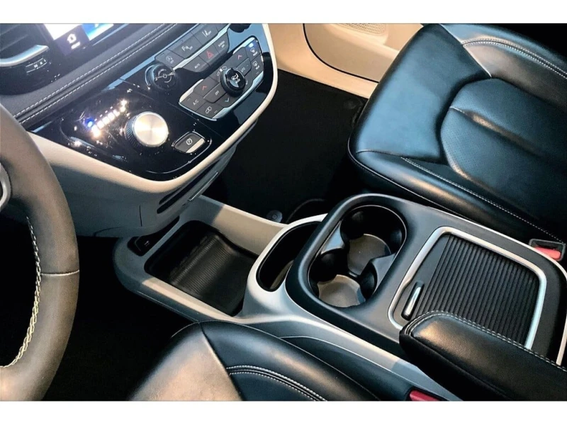 Chrysler Pacifica * Heated Seats Wheel | Power Doors | Safety Tech *, снимка 11 - Автомобили и джипове - 53102773