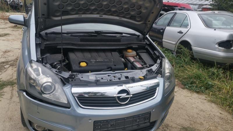 Opel Zafira НА ЧАСТИ 1.9 CDTI перфектен мотор и скорости, снимка 3 - Автомобили и джипове - 46364145