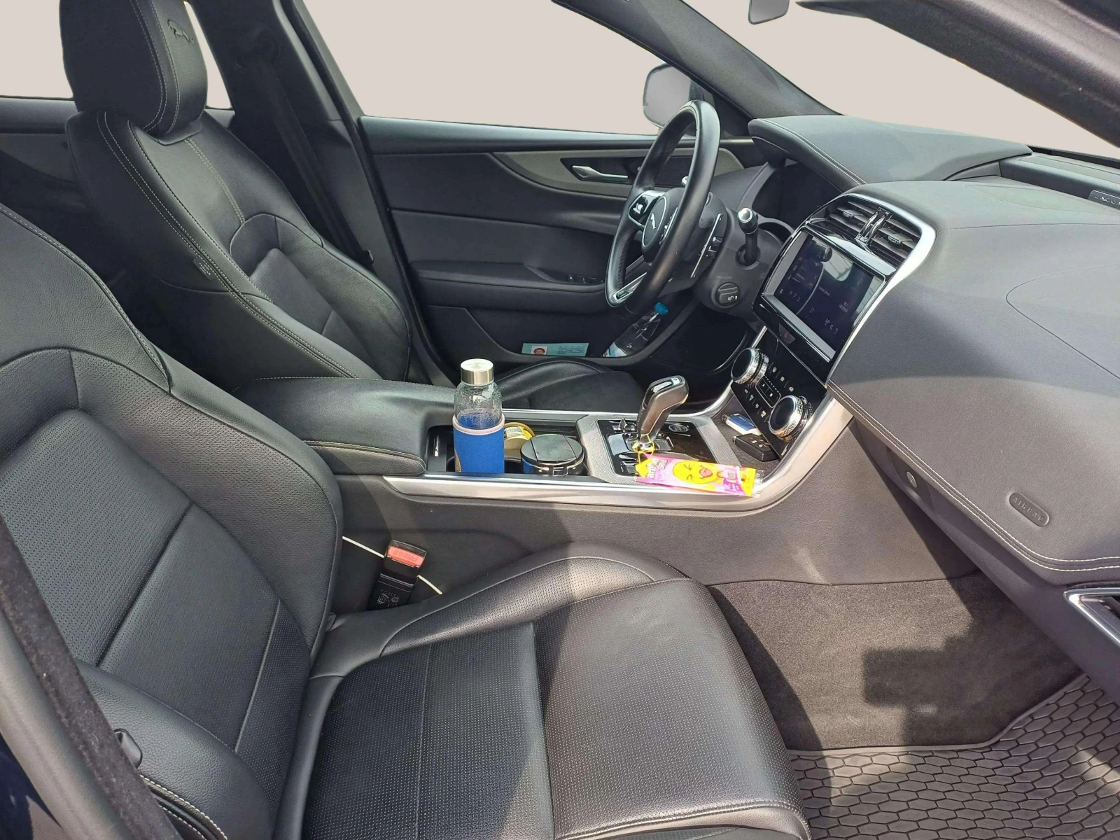 Jaguar XE 2.0 i - изображение 10