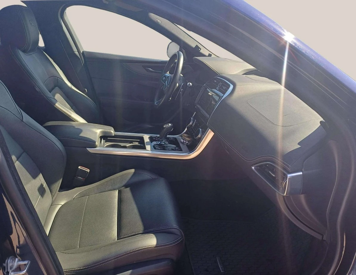 Jaguar XE 2.0 i - изображение 9