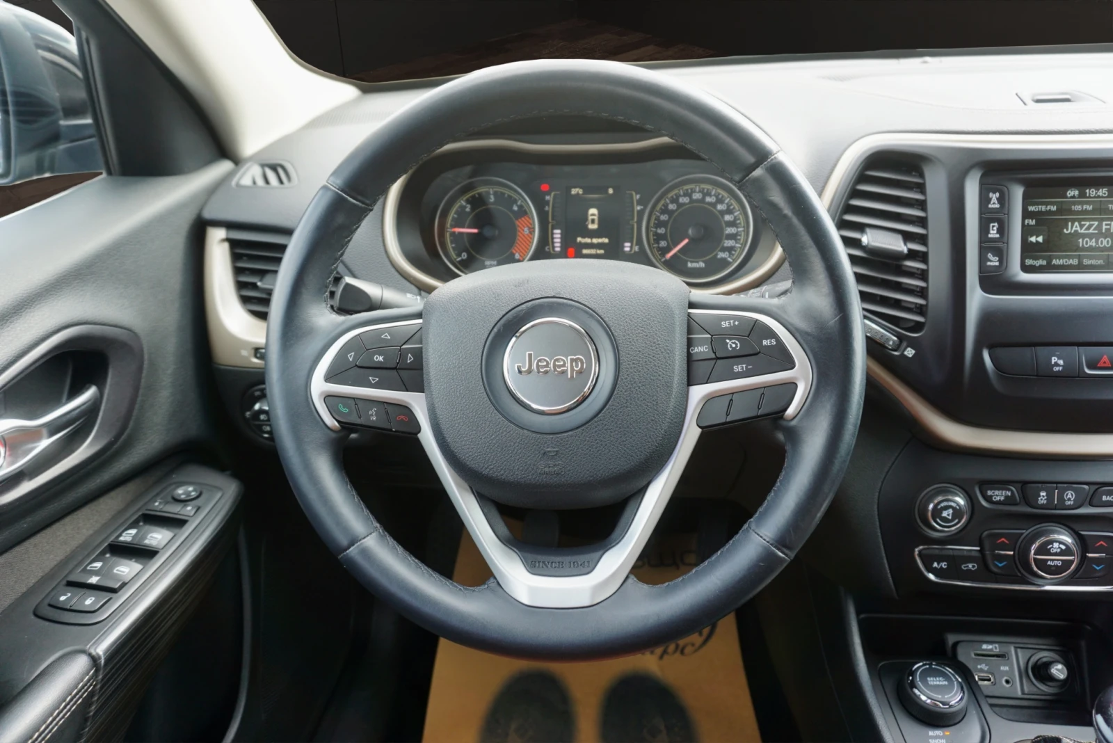Jeep Cherokee 4WD LONGITUDE, снимка 7 - Автомобили и джипове - 53446783