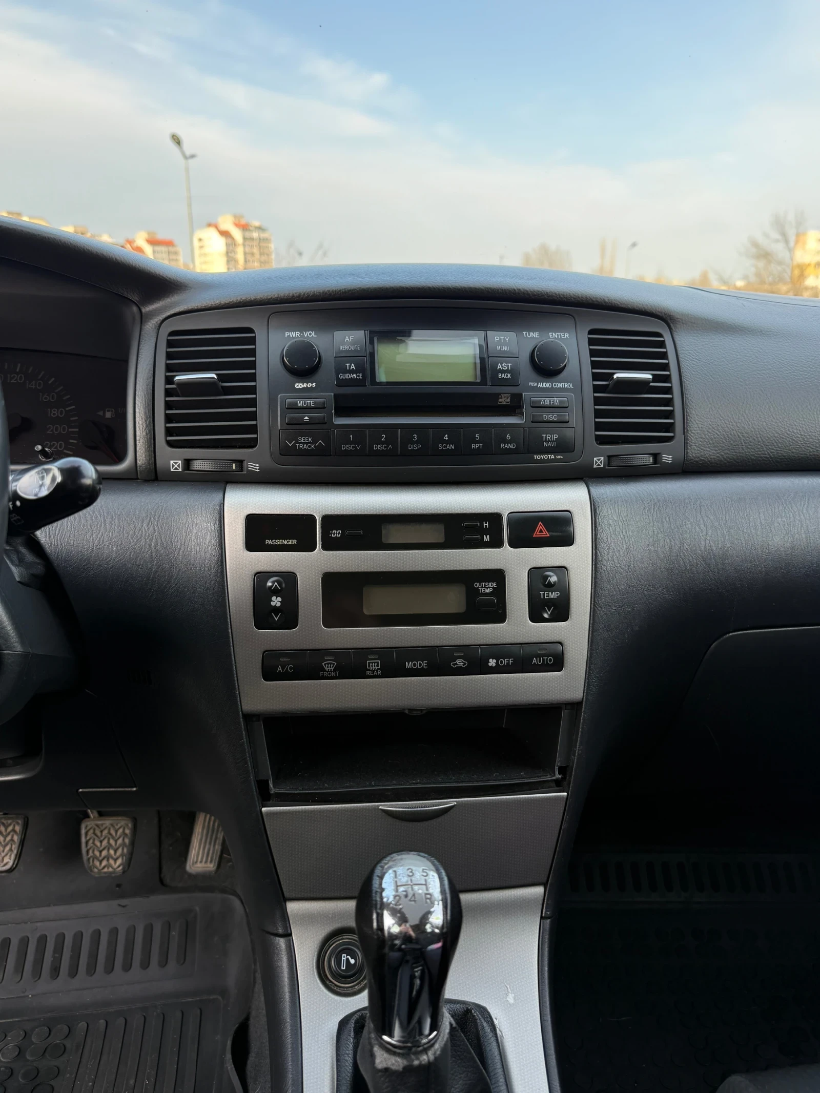 Toyota Corolla 1.6 Vvti, снимка 15 - Автомобили и джипове - 53757018