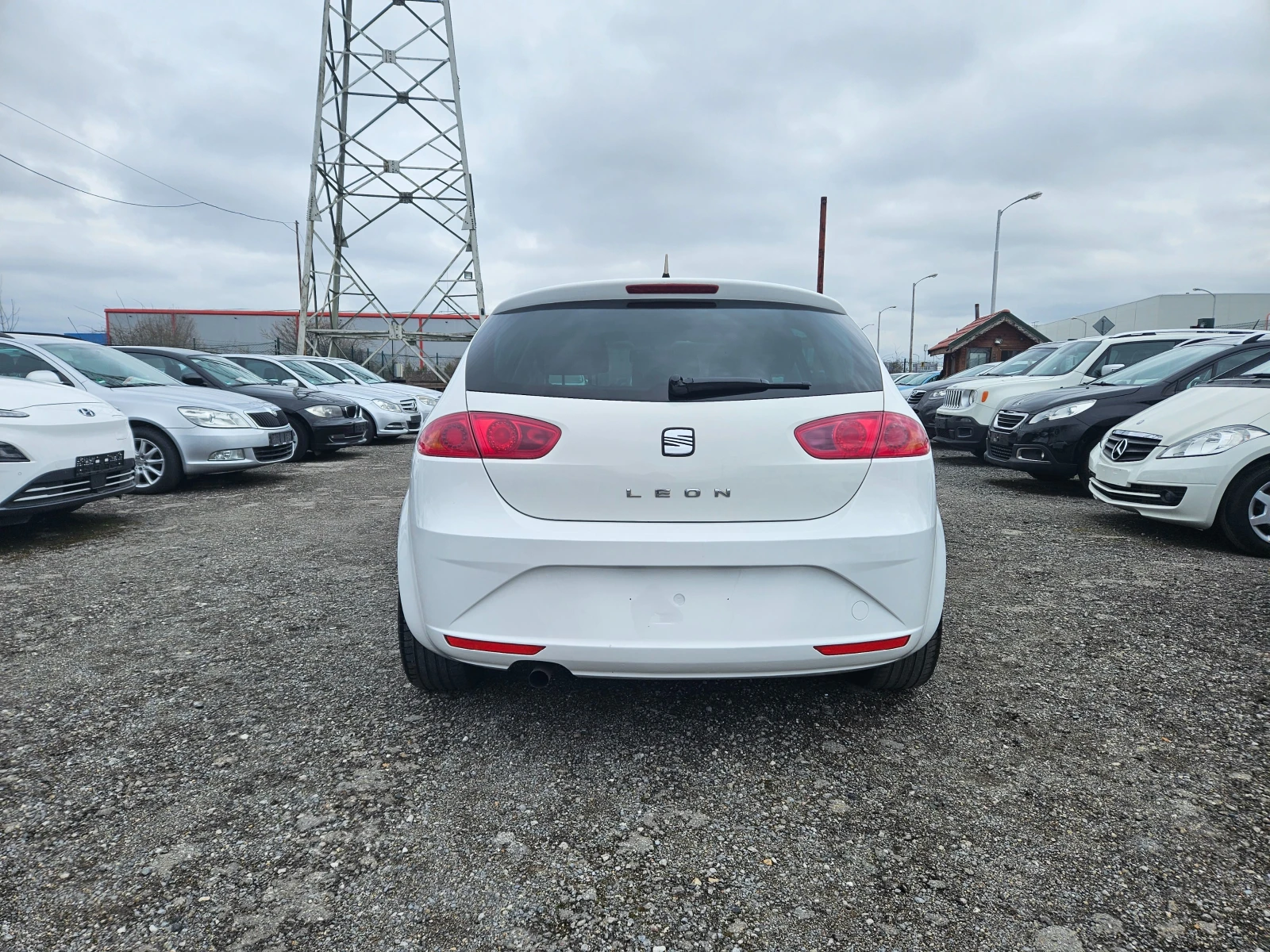 Seat Leon 1.6TDI-FACE ПЕРФЕКТЕН, снимка 6 - Автомобили и джипове - 54028246