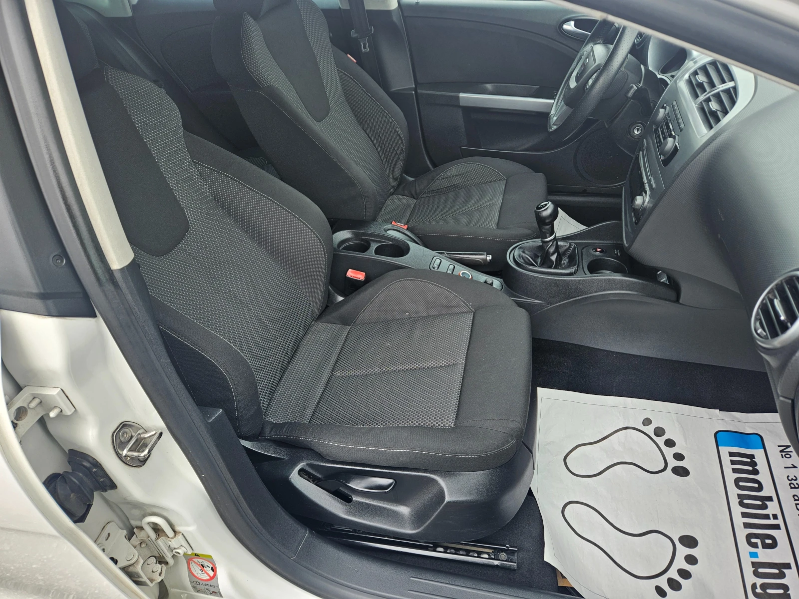 Seat Leon 1.6TDI-FACE ПЕРФЕКТЕН, снимка 15 - Автомобили и джипове - 54028246