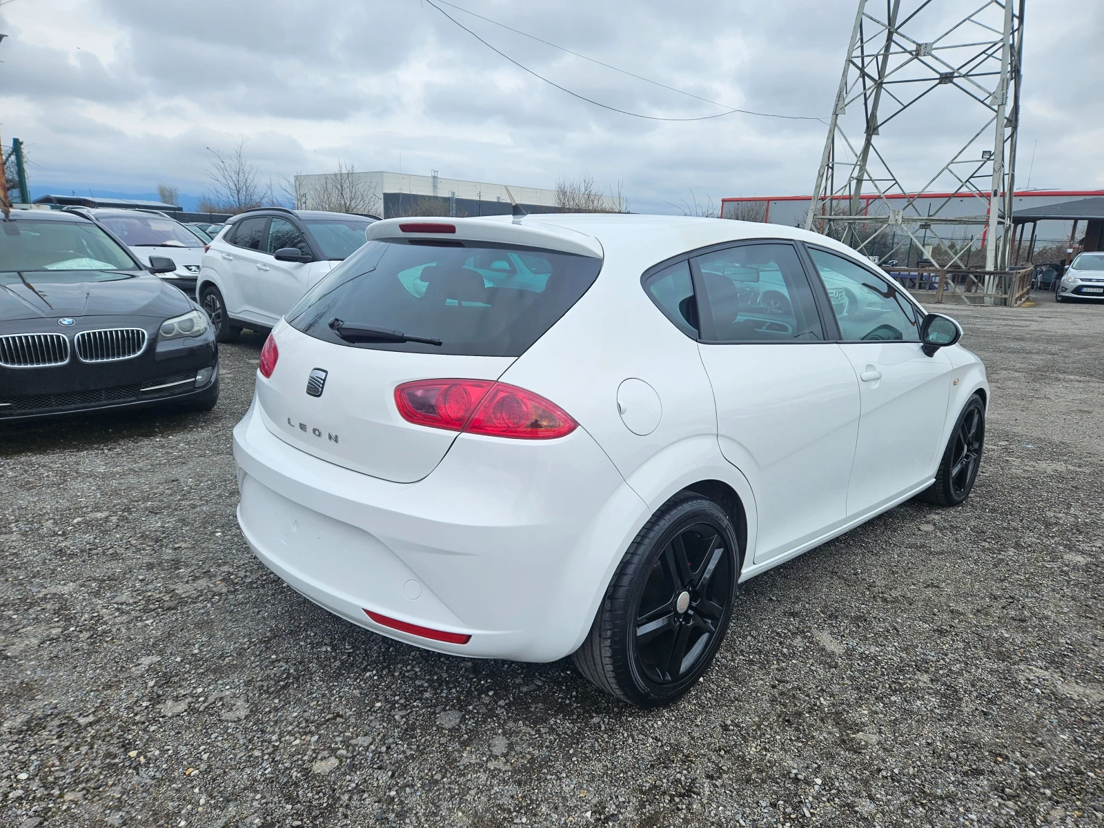 Seat Leon 1.6TDI-FACE ПЕРФЕКТЕН, снимка 4 - Автомобили и джипове - 54028246