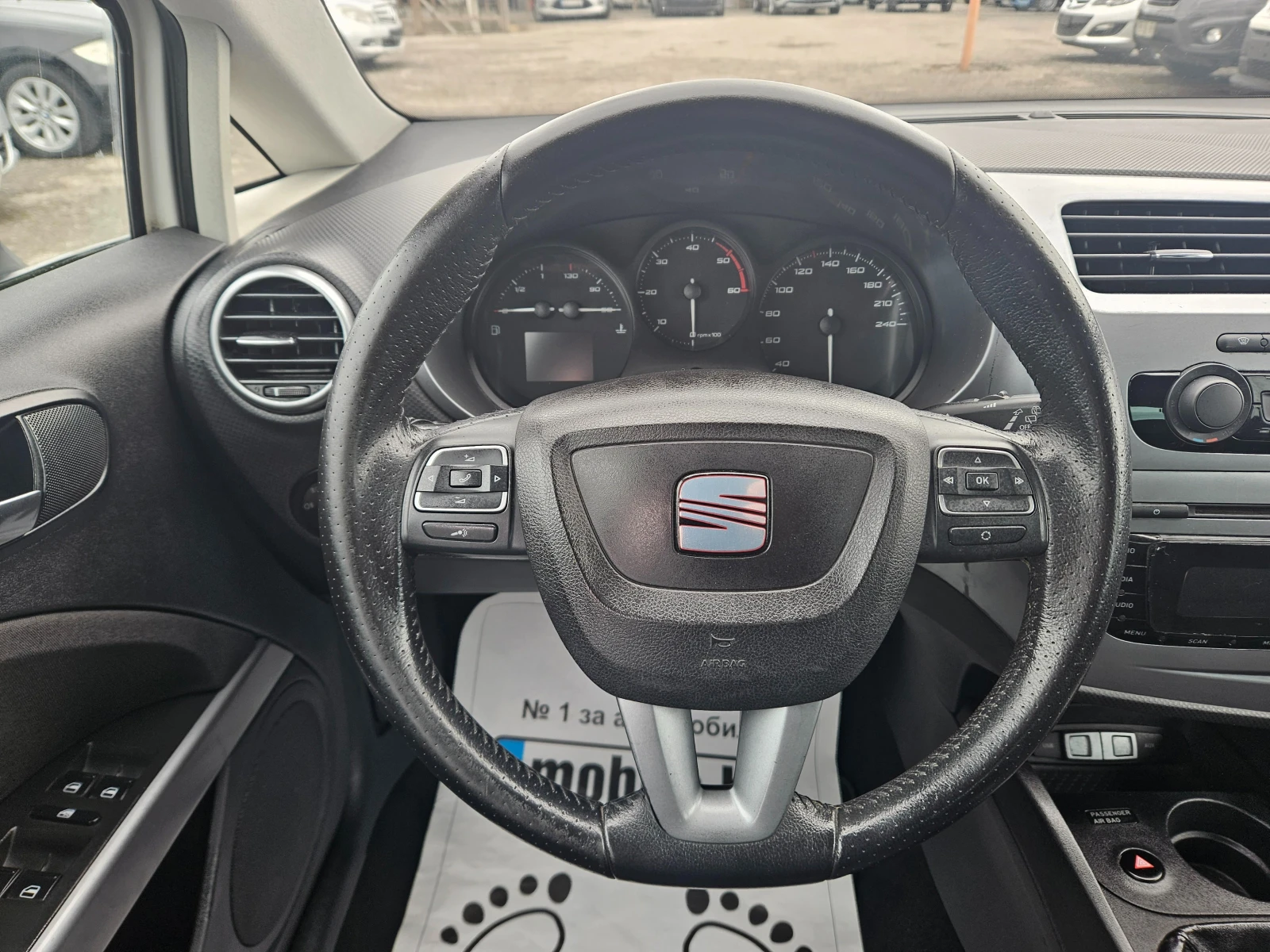 Seat Leon 1.6TDI-FACE ПЕРФЕКТЕН, снимка 8 - Автомобили и джипове - 54028246