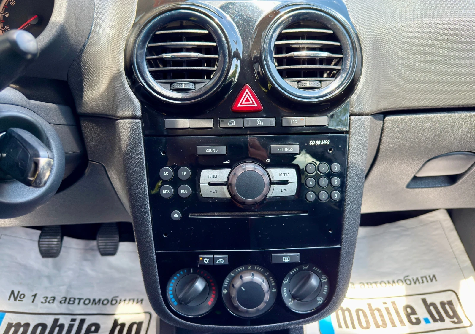 Opel Corsa 1.2I* LPG* EURO 5* FACELIFT* ITALIA* , снимка 10 - Автомобили и джипове - 55011489