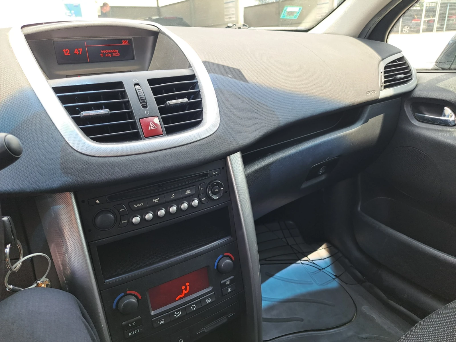 Peugeot 207, снимка 7 - Автомобили и джипове - 55297104