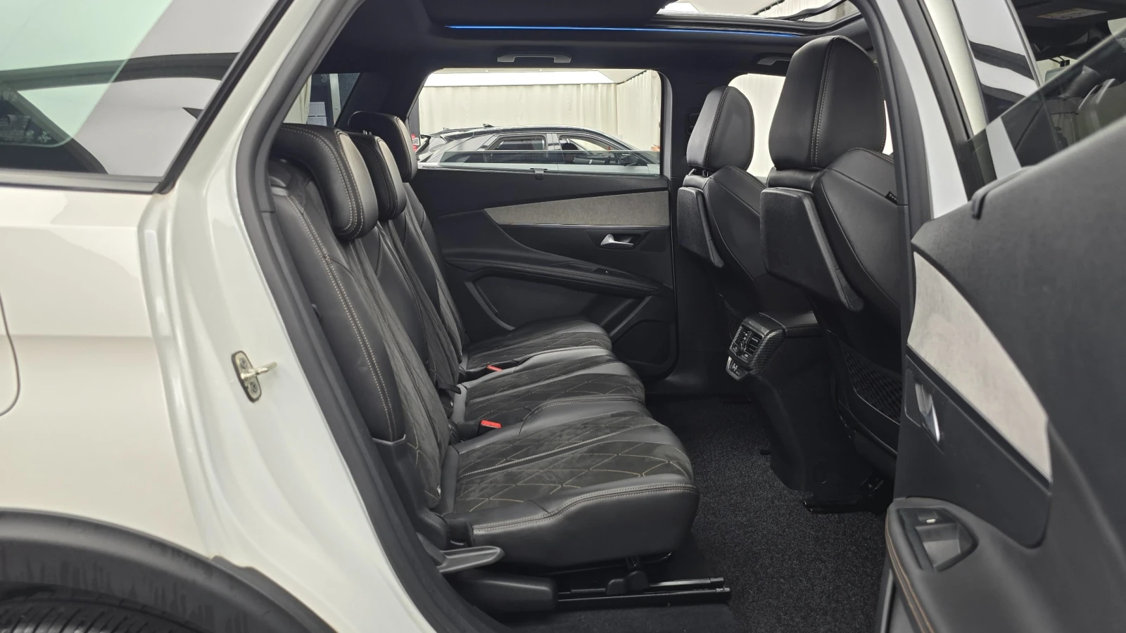 Peugeot 5008 2.0 BlueHDi GT | ACC | Memory | Panorama, снимка 15 - Автомобили и джипове - 55369183