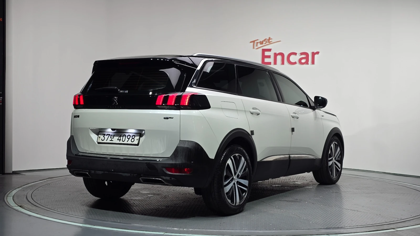 Peugeot 5008 2.0 BlueHDi GT | ACC | Memory | Panorama, снимка 2 - Автомобили и джипове - 55369183