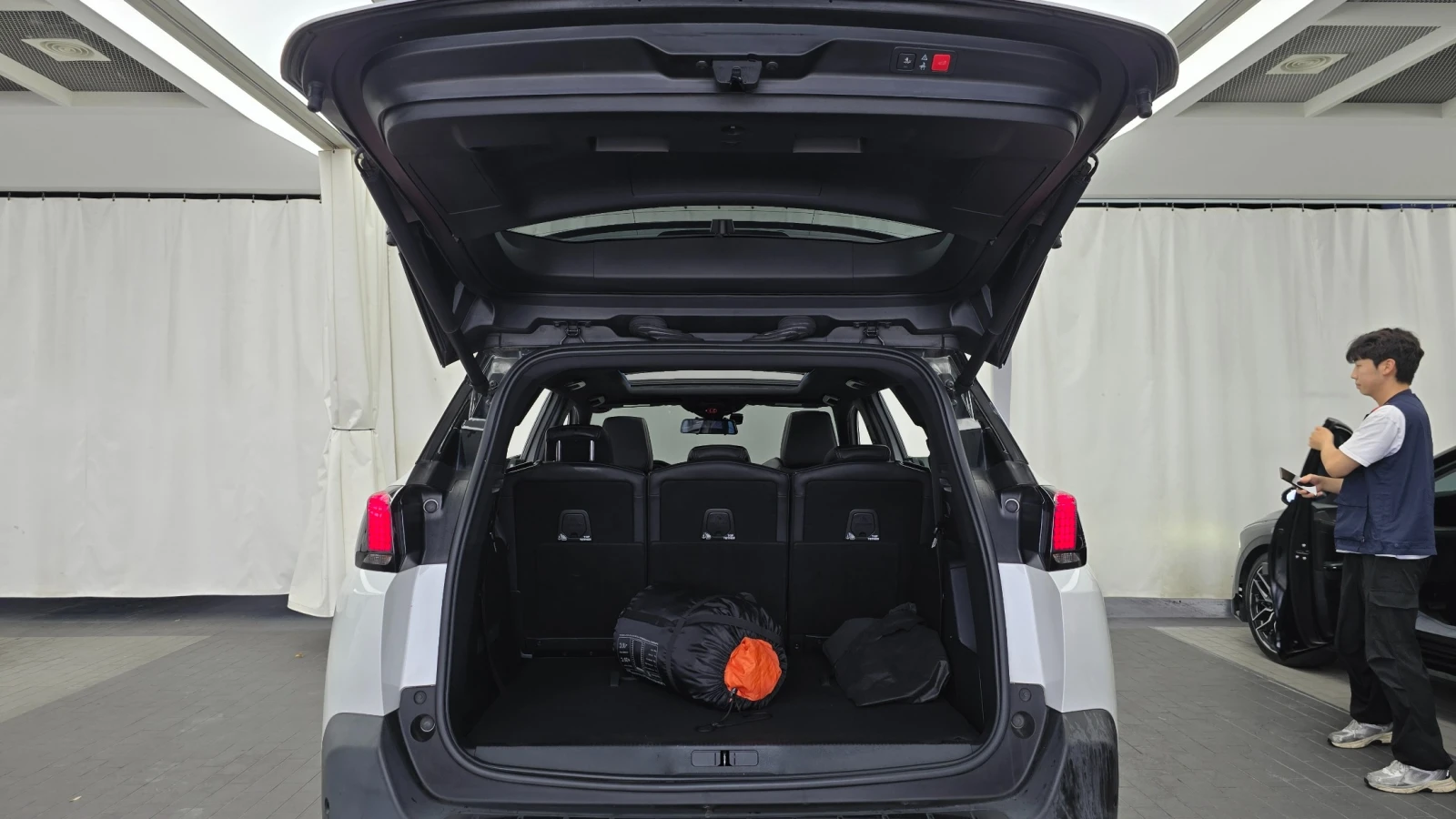 Peugeot 5008 2.0 BlueHDi GT | ACC | Memory | Panorama, снимка 17 - Автомобили и джипове - 55369183